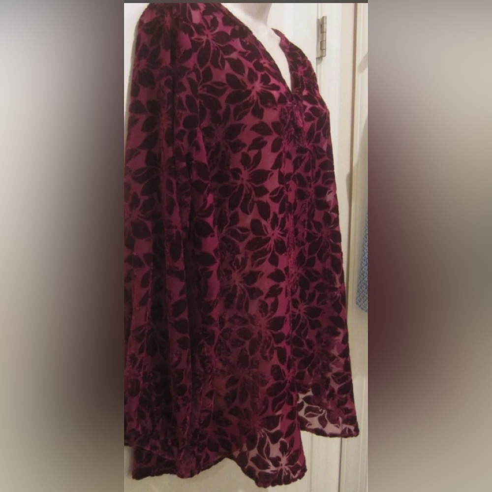 Torrid Size 1 Beautiful Velvet Blouse/Top